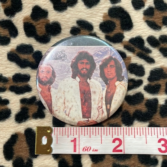 BEE GEES 🎤 Vintage Rock Band Button Pin Pinback Collectible Barry Gibb Disco - Picture 6 of 15